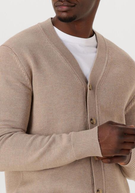SELECTED HOMME Gilet SLHTRAY LS MERINO CHUNKY V-NECK CARDIGAN en beige - large