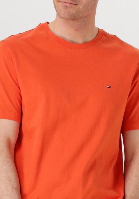 TOMMY HILFIGER T-shirt ESS SEASONAL REG FIT SOLID TEE en orange - large