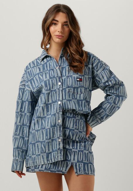 TOMMY JEANS Veste en jean TJW TJ DENIM SPELLOUT OVERSHIRT en bleu - large