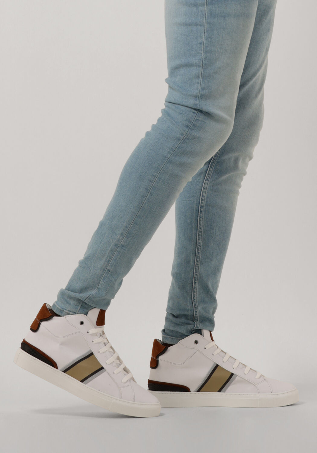 GUESS Baskets montantes TODI MID en blanc - large