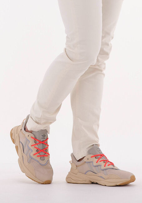 Bruine ADIDAS Sneakers OZWEEGO MEN - large