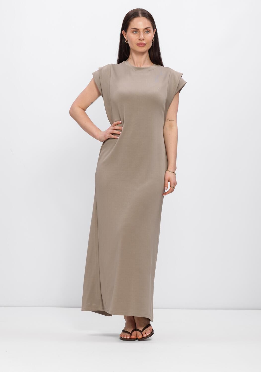 AIMEE THE LABEL Robe maxi SILVANA en taupe - large
