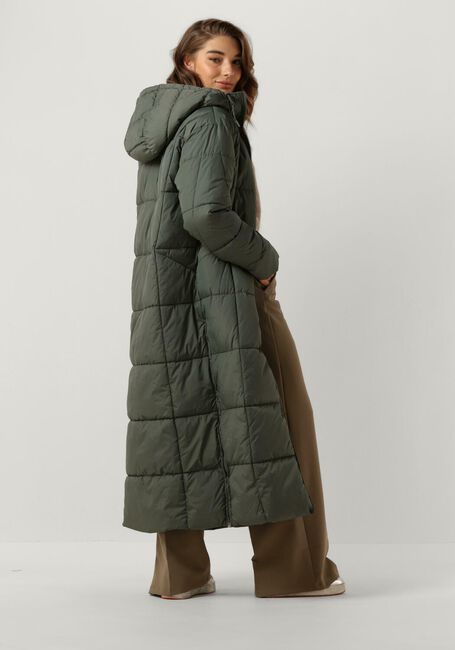 ANOTHER LABEL Veste matelassé MILLE LONG PUFFER en vert - large