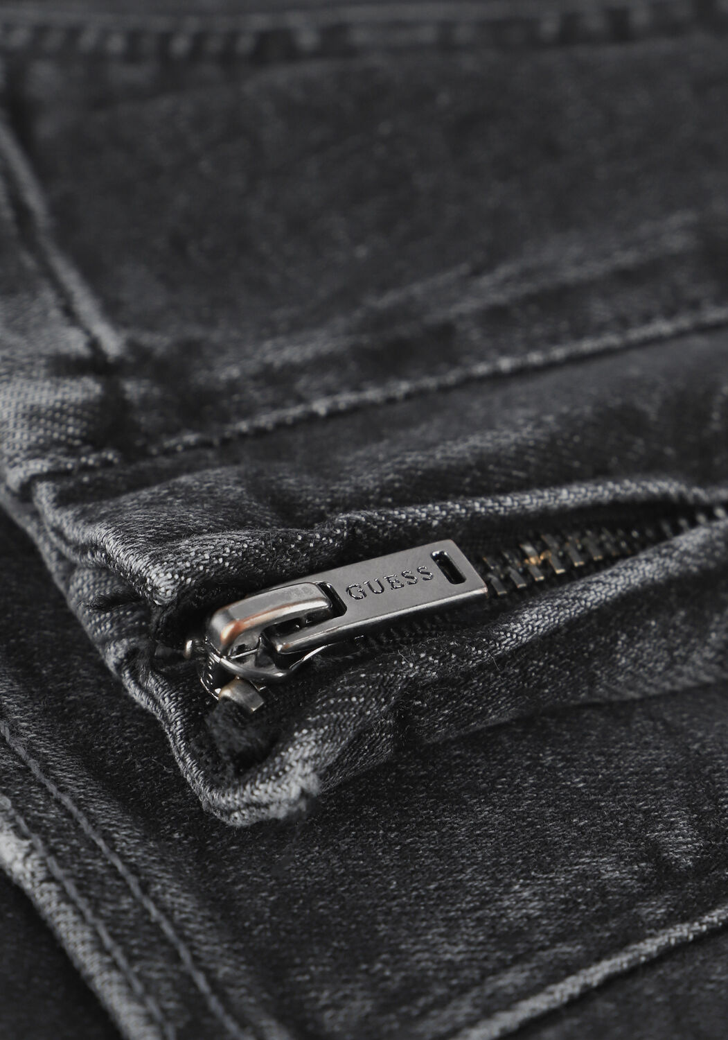GUESS Skinny jeans 1981 BOTTOM ZIP en noir - large