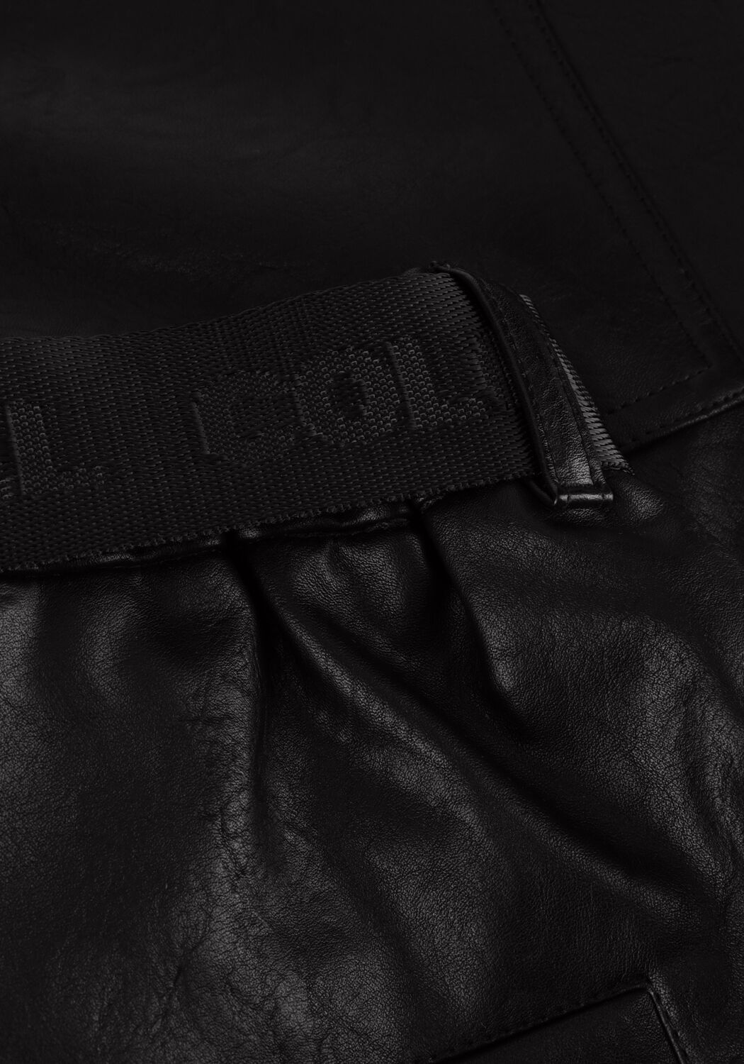 Zwarte COLOURFUL REBEL Broeken/jumpsuits LOUAS COLOURFUL REBEL BELT SHORT - large