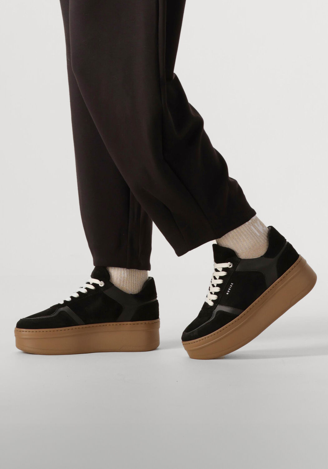 NUBIKK Baskets basses BAYOU PLATFORM en noir - large