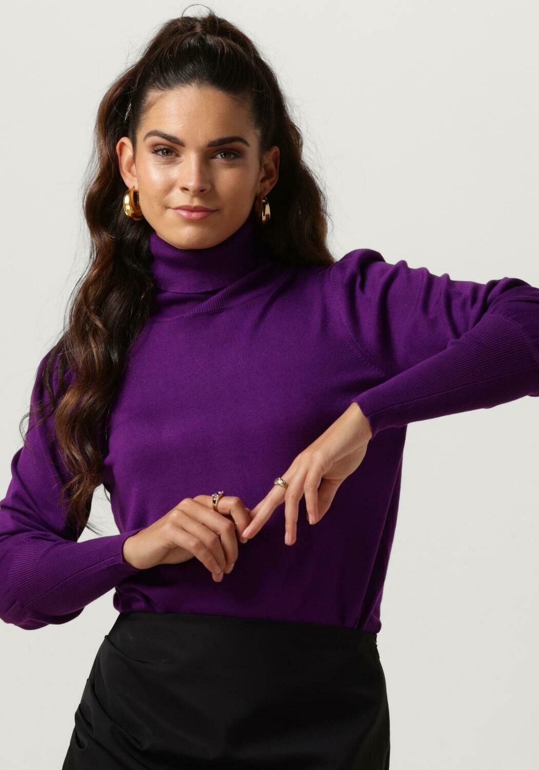 Paarse NOTRE V Coltrui BASIC KNIT BLOUSE Omoda