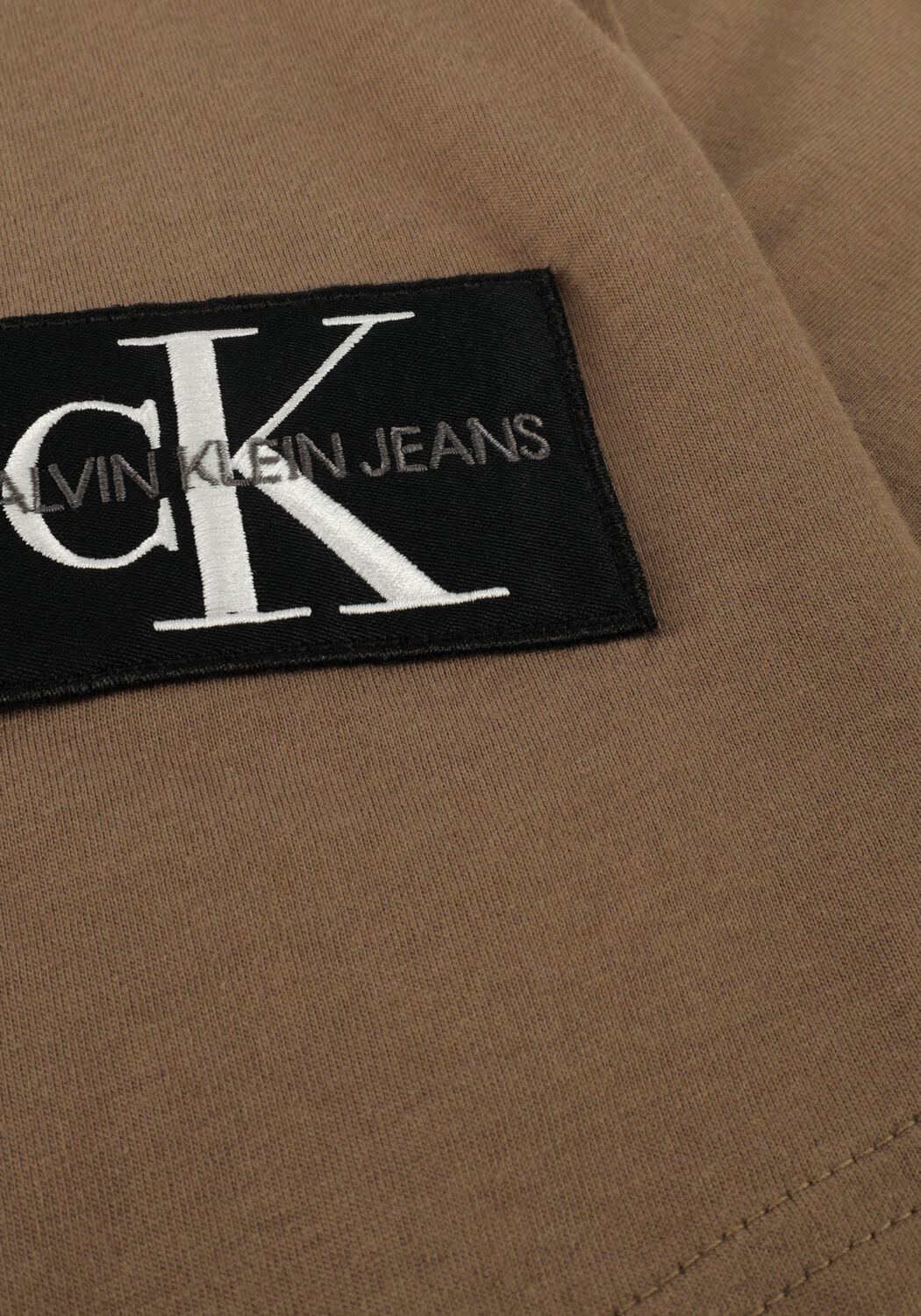 Bruine CALVIN KLEIN T-shirt BADGE TURN UP SLEEVE - large