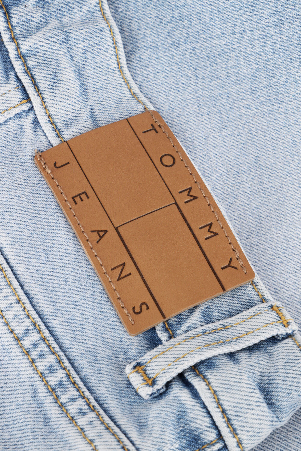 TOMMY JEANS Pantalon courts MOM SHORT BI0112 Bleu clair - large