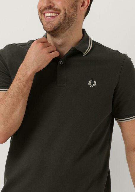 FRED PERRY Polo THE TWIN TIPPED FRED PERRY SHIRT en vert - large