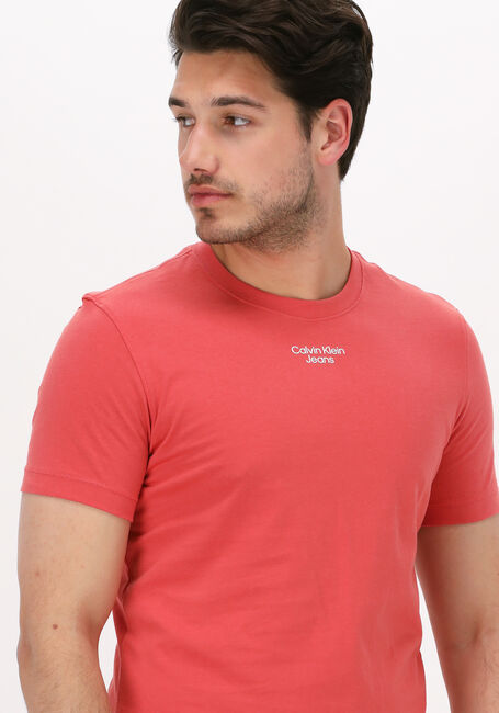 CALVIN KLEIN T-shirt STACKED LOGO TEE en orange - large