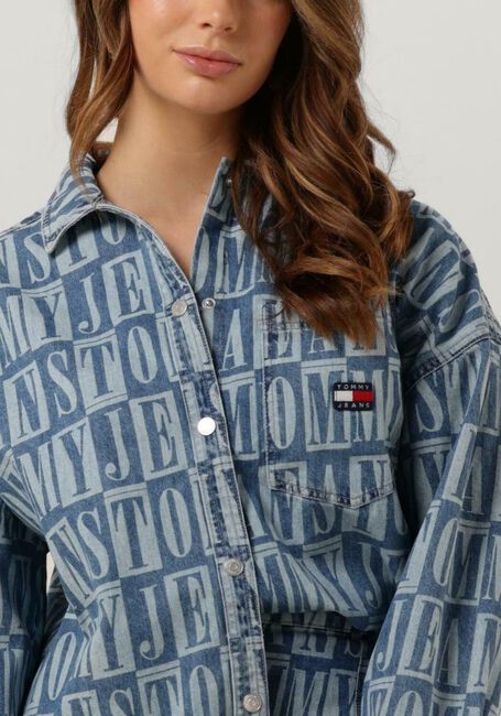 TOMMY JEANS Veste en jean TJW TJ DENIM SPELLOUT OVERSHIRT en bleu - large