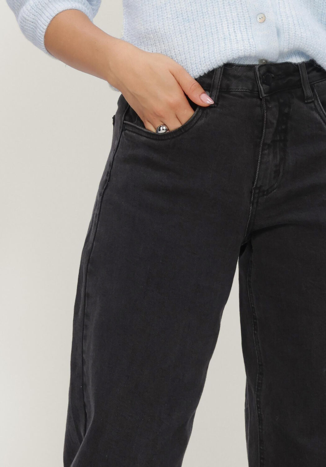 MY ESSENTIAL WARDROBE BALOOMW 144 HIGH BARREL Pantalons en noir - large
