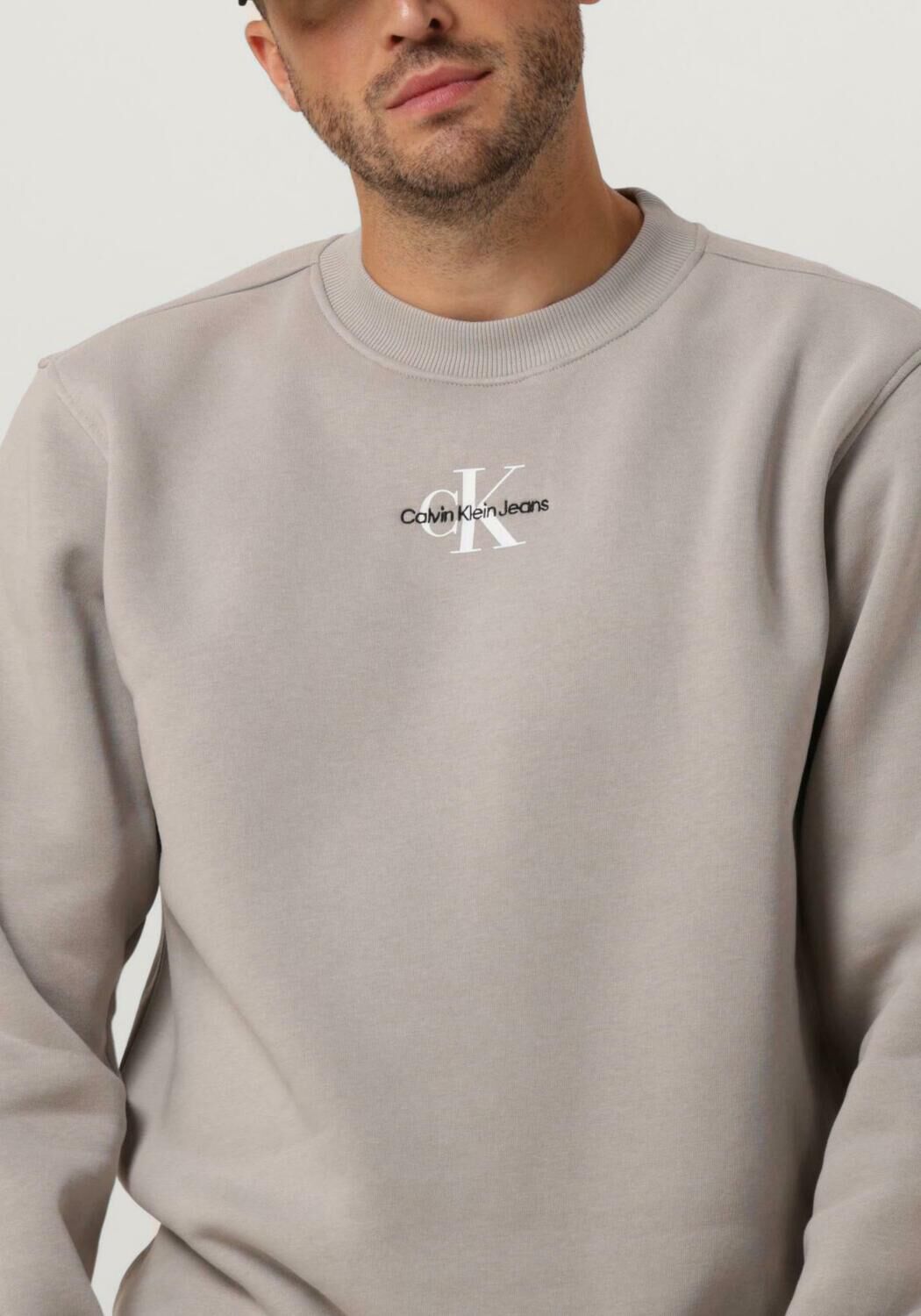 Grijze CALVIN KLEIN Trui MONOLOGO CREW NECK Omoda
