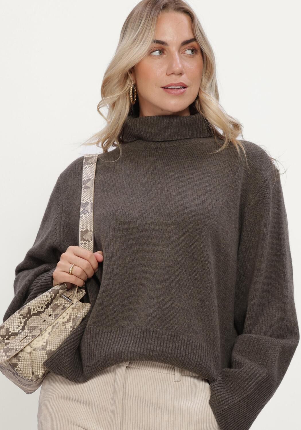 Zwarte SECOND FEMALE Coltrui ALPHA KNIT T-NECK - large