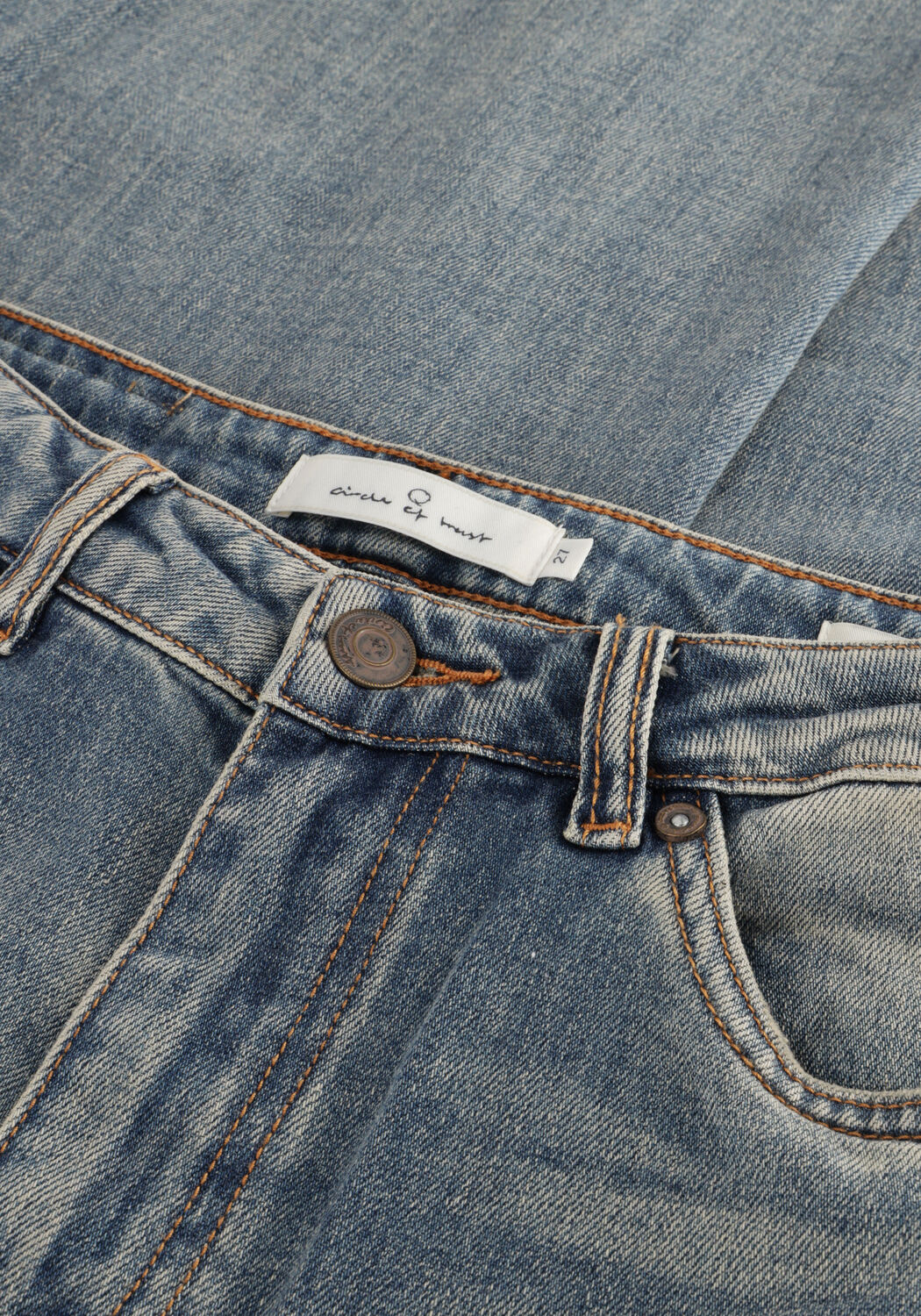 CIRCLE OF TRUST Flared jeans MADDY DNM en bleu - large