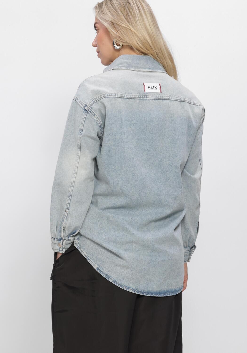 Lichtblauwe ALIX THE LABEL  LADIES WOVEN FLOWY DENIM OVERSIZED BLOUSE - large