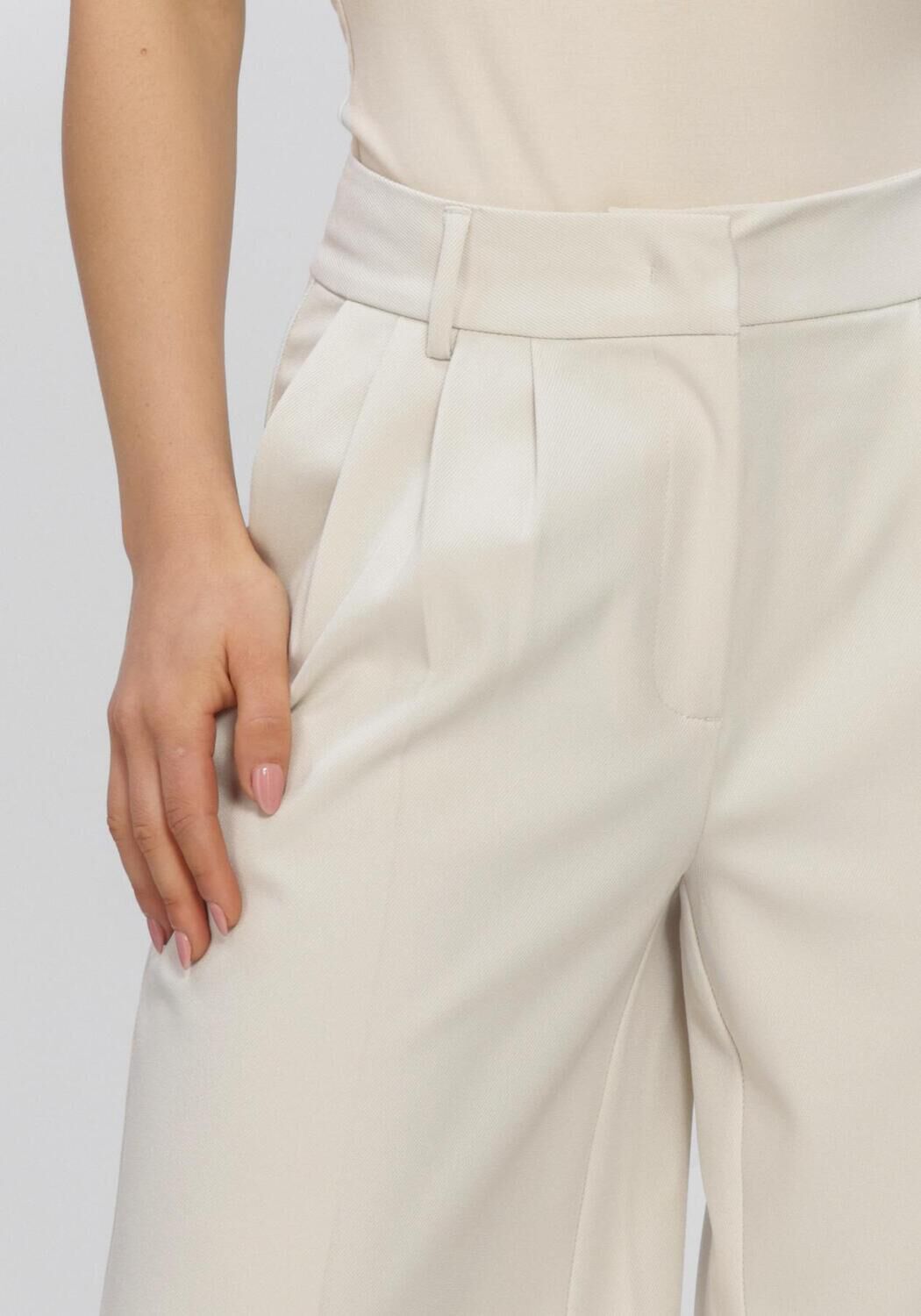 HAUTE L'AMITI&Eacute; Pantalon courte PREMIERE BERMUDA en beige - large