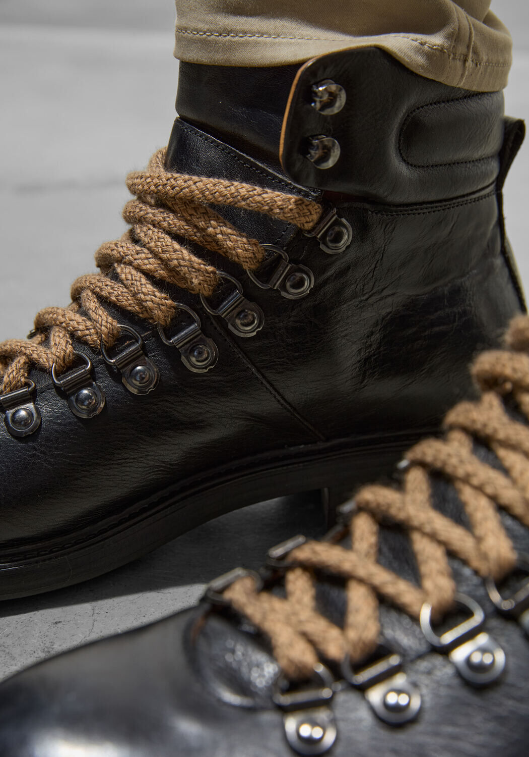 STEFANO LAURAN Bottines &agrave; lacets 1562 en noir - large