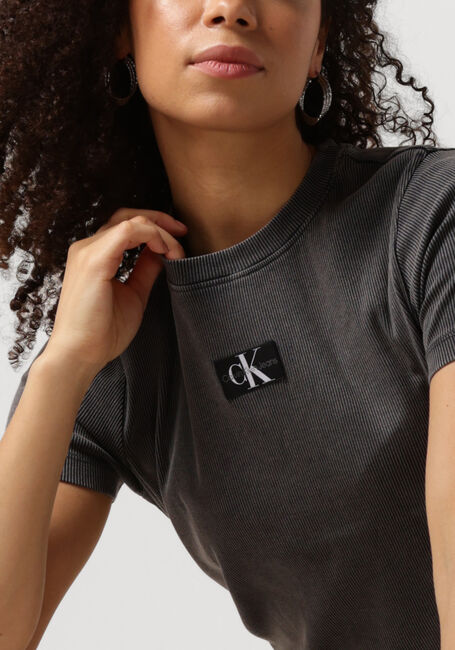 CALVIN KLEIN T-shirt LABEL WASHED RIB SLIM TEE en noir - large