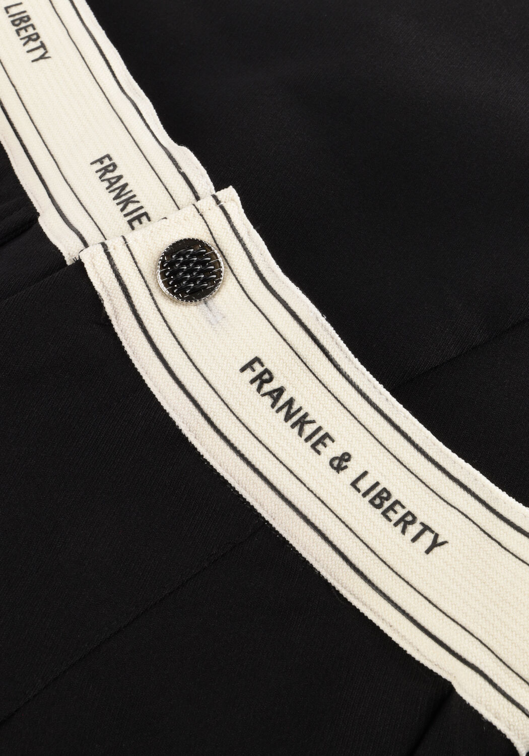 FRANKIE & LIBERTY Pantalon large TORI PANTS en noir - large