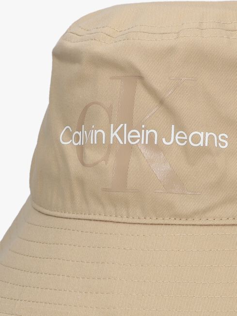 CALVIN KLEIN MONOGRAM SOFT BUCKET HAT Chapeau en beige - large