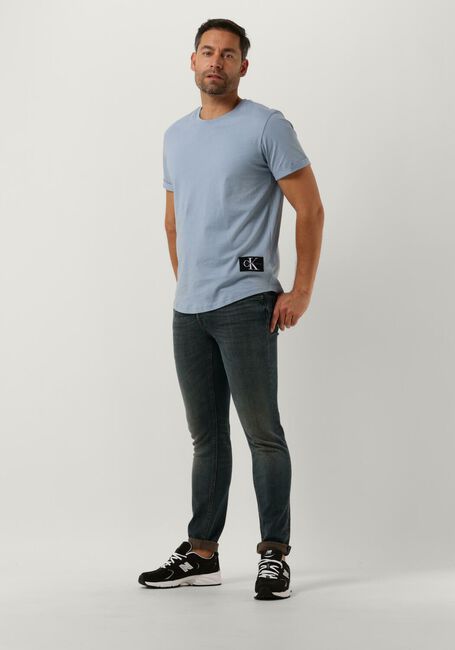CALVIN KLEIN T-shirt BADGE TURN UP SLEEVE en bleu - large