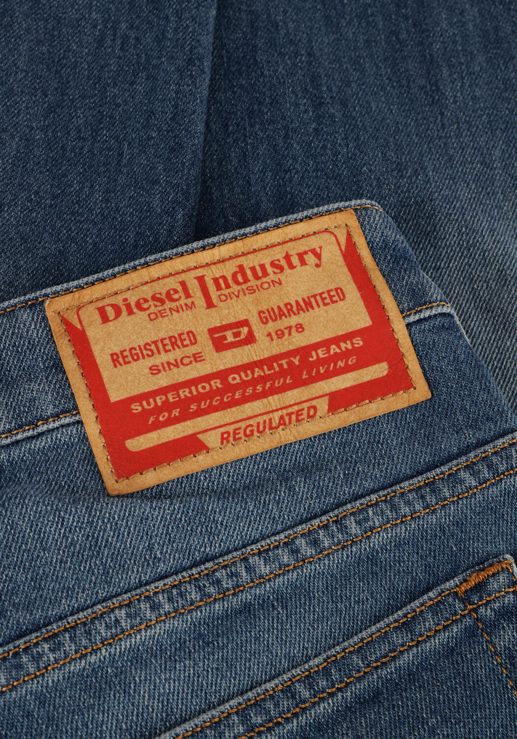 DIESEL Straight leg jeans D-YENNOX en bleu - large
