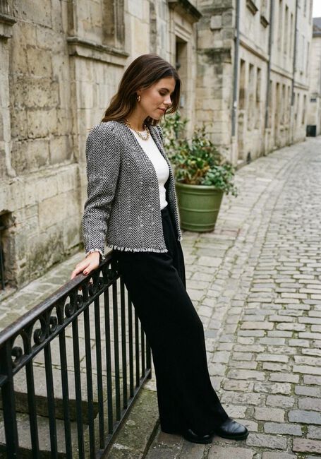 CO'COUTURE Jack ALVIE BOUCLE JACKET en noir - large