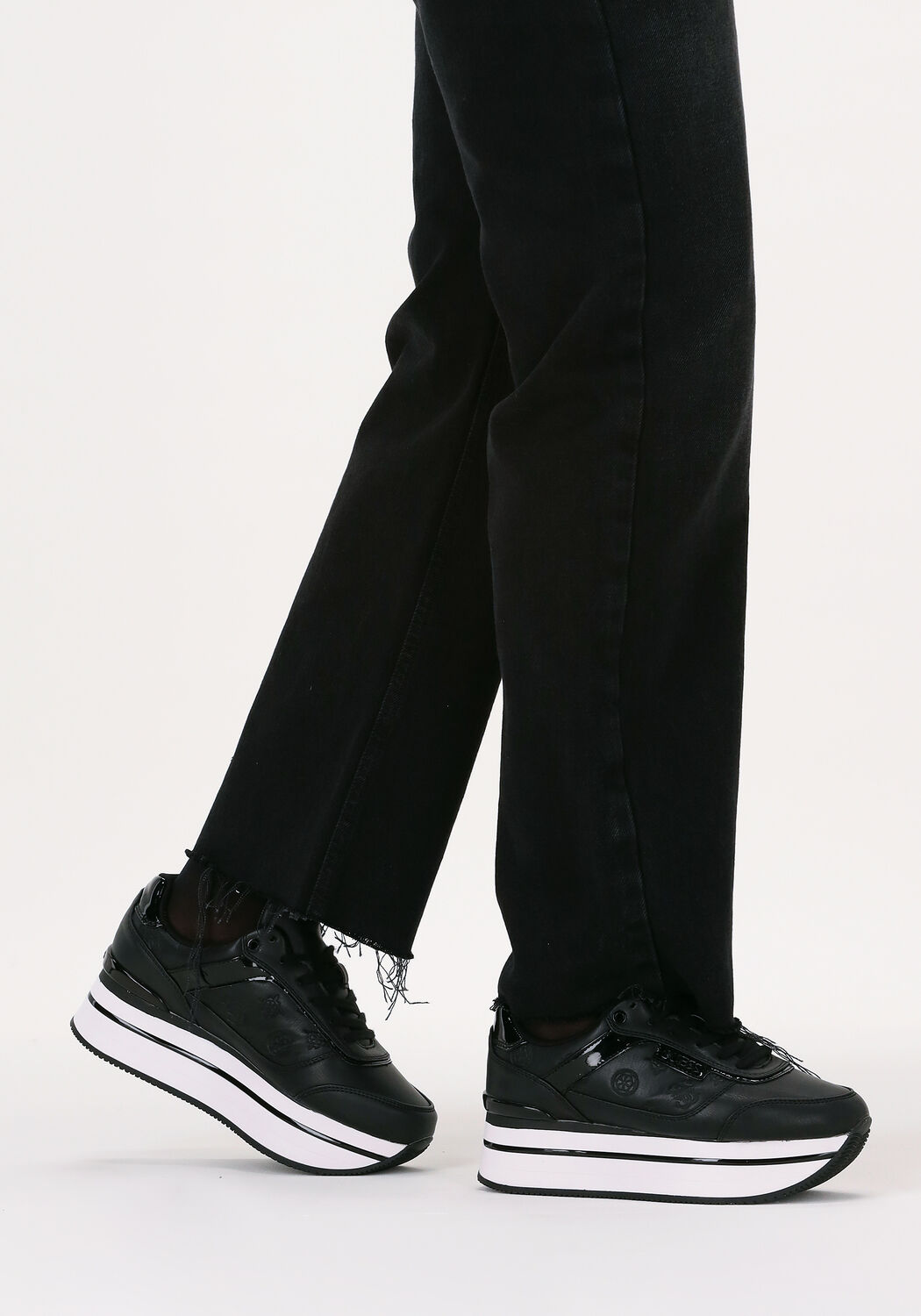 GUESS Baskets basses HANSIN en noir - large