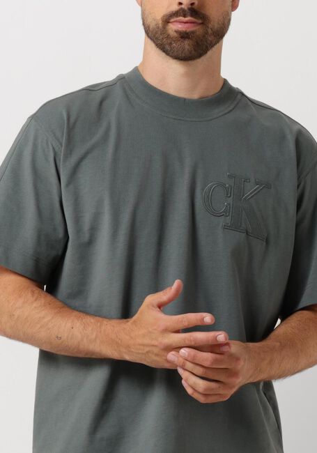 CALVIN KLEIN T-shirt CK APPLIQUE TEE en gris - large