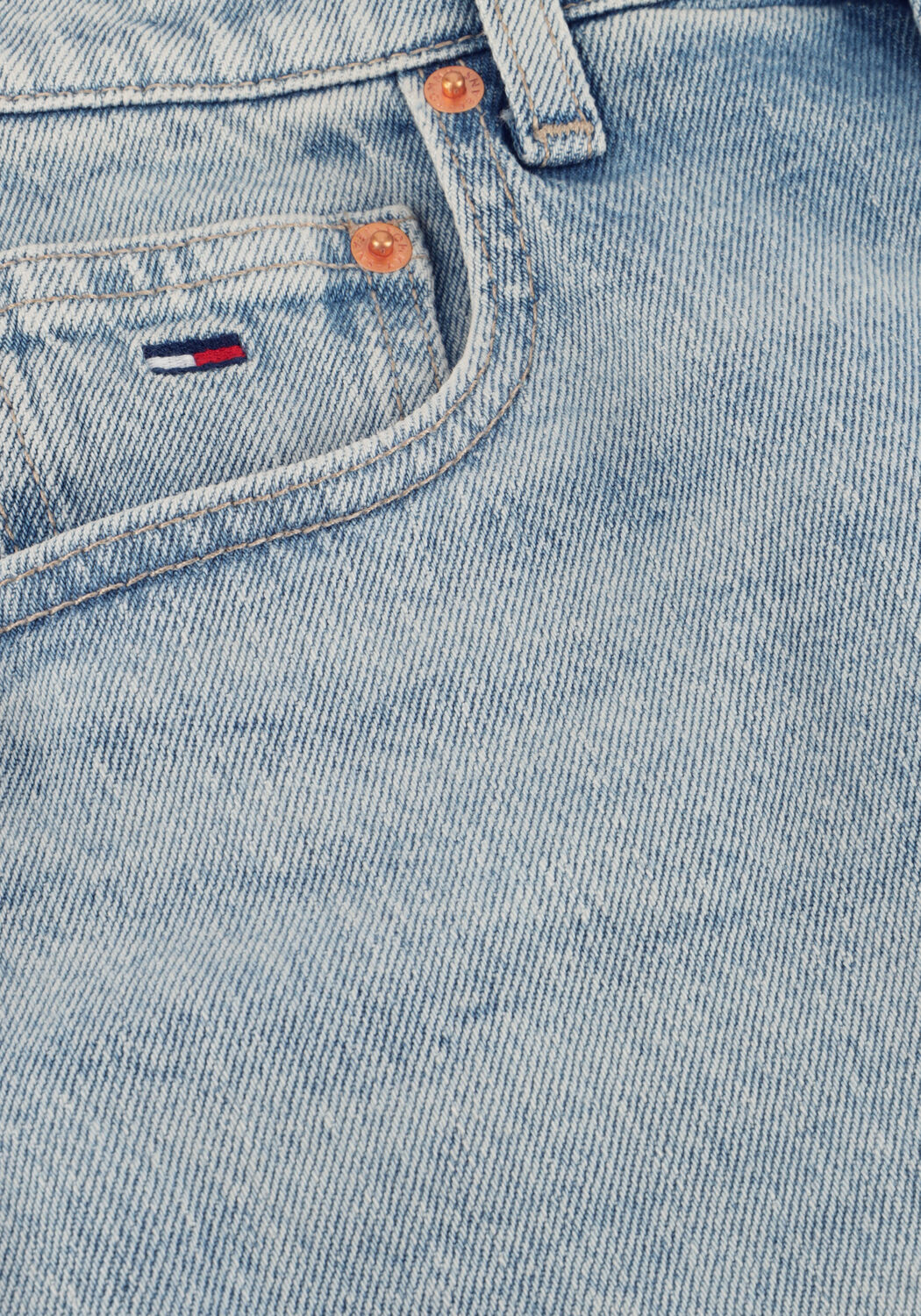 Lichtblauwe TOMMY JEANS Jeans MOM SHORT BJ8115 - large