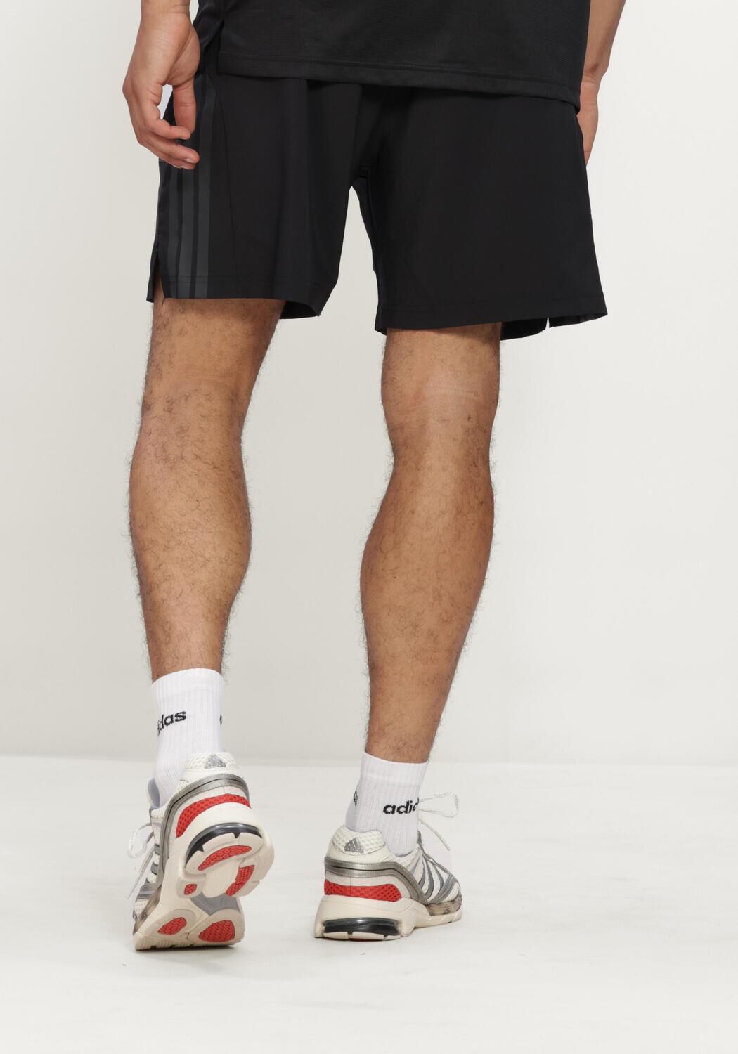 ADIDAS TECHESS 3S SHORT Pantalons en noir - large