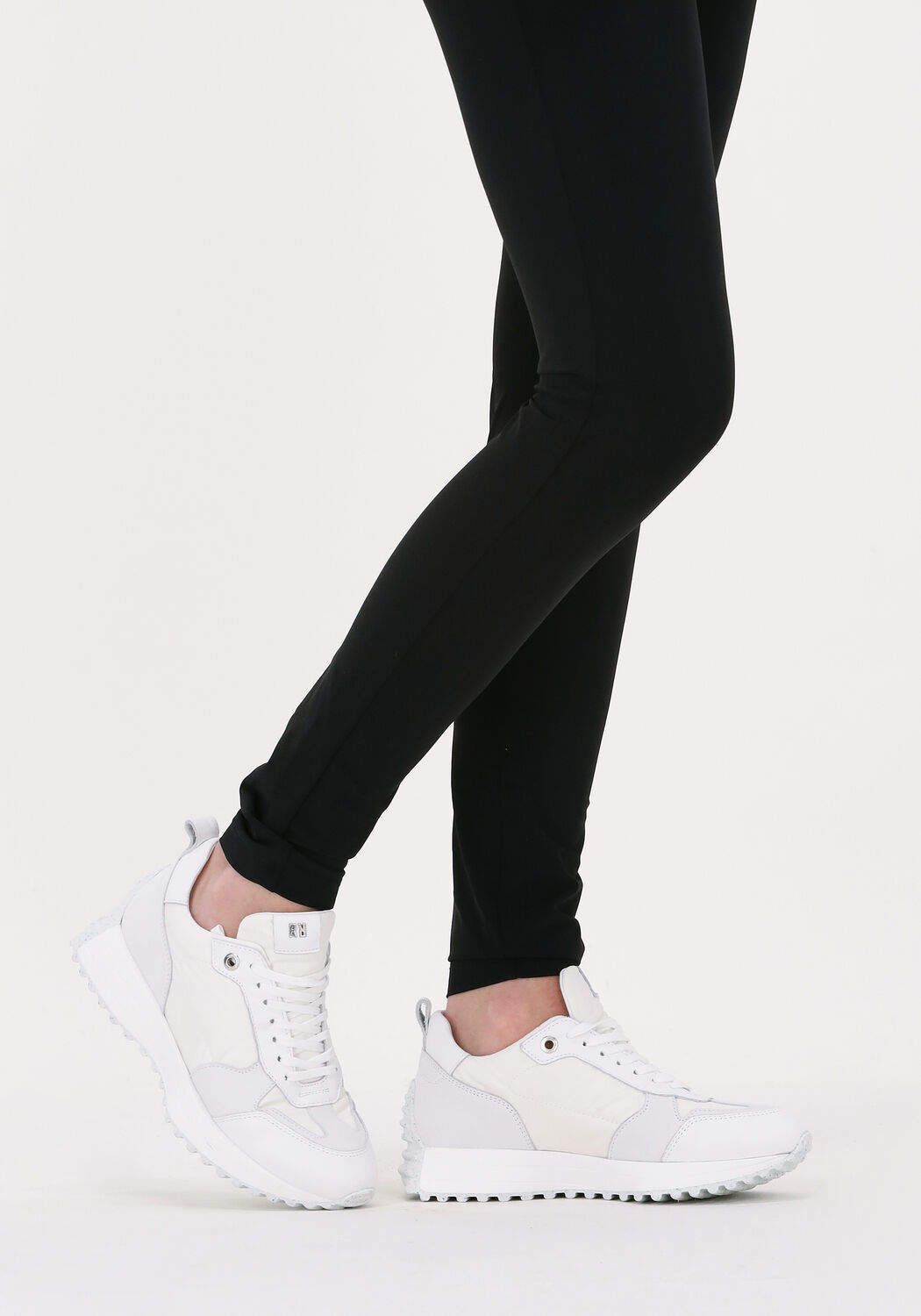 RED-RAG Baskets basses 76930 en blanc - large