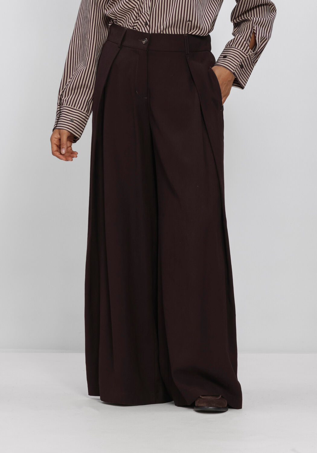 SUMMUM Pantalon large TROUSERS VISCOSE TWILL en marron - large