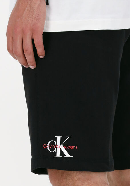CALVIN KLEIN Pantalon courte MONOGRAM LOGO HWK SHORT en noir - large