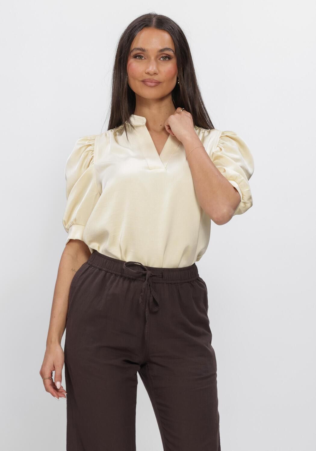 NEO NOIR ROELLA HEAVY SATEEN BLOUSE Blouses en jaune - large