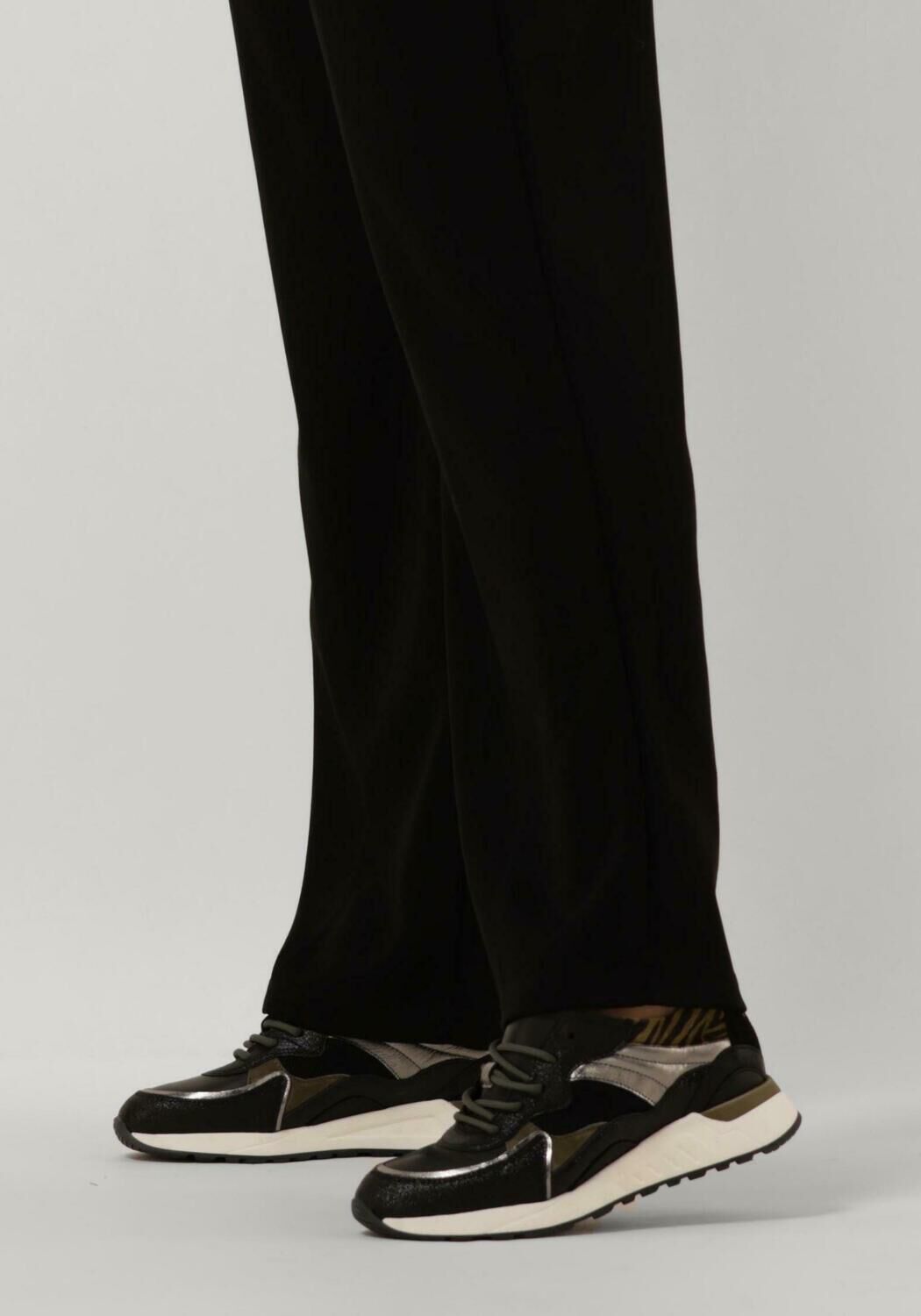 PIEDI NUDI Baskets basses 2507-15 en noir - large