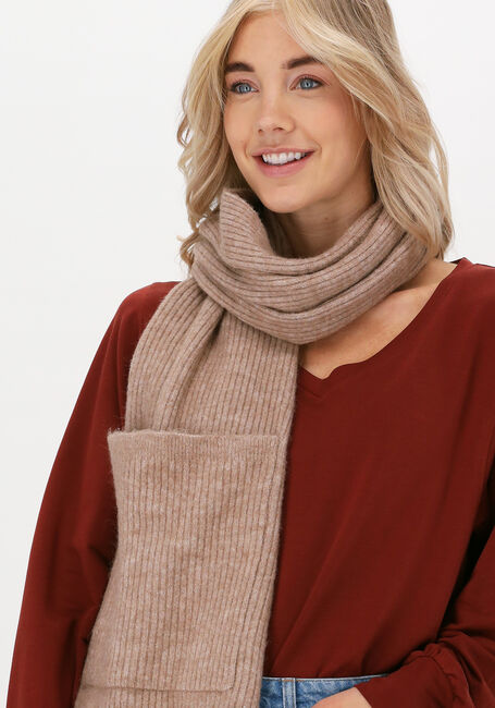 SELECTED FEMME SLFLINNA-MIA KNIT POCKET SCARF Foulard en camel - large