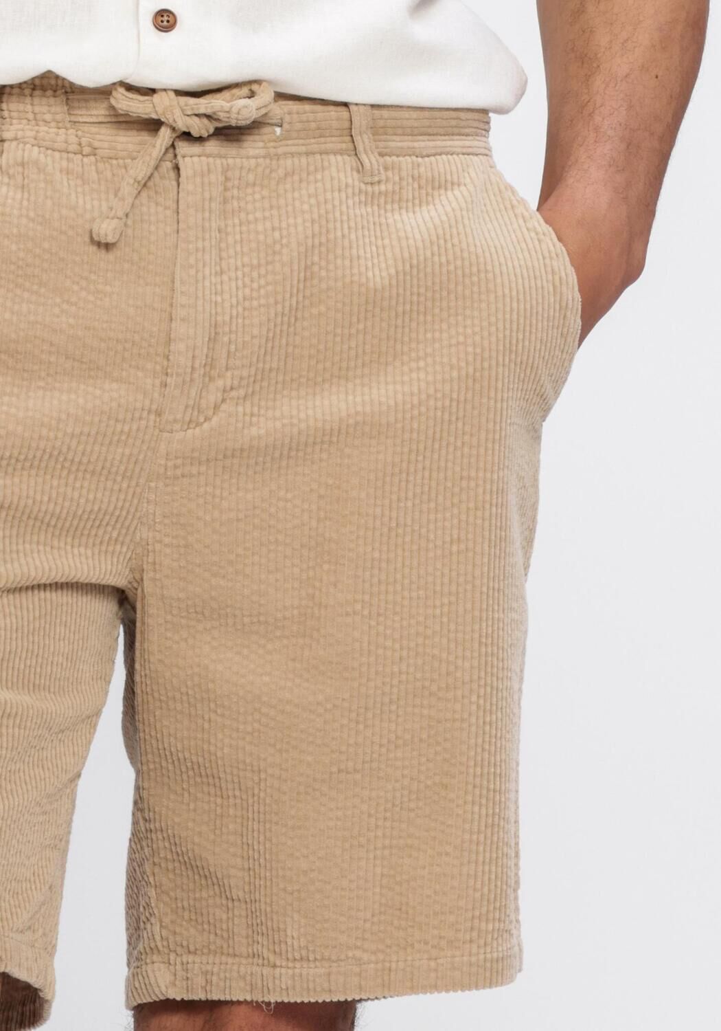 Beige ANERKJENDT Korte broek AKJAN CORDUROY SHORTS - large