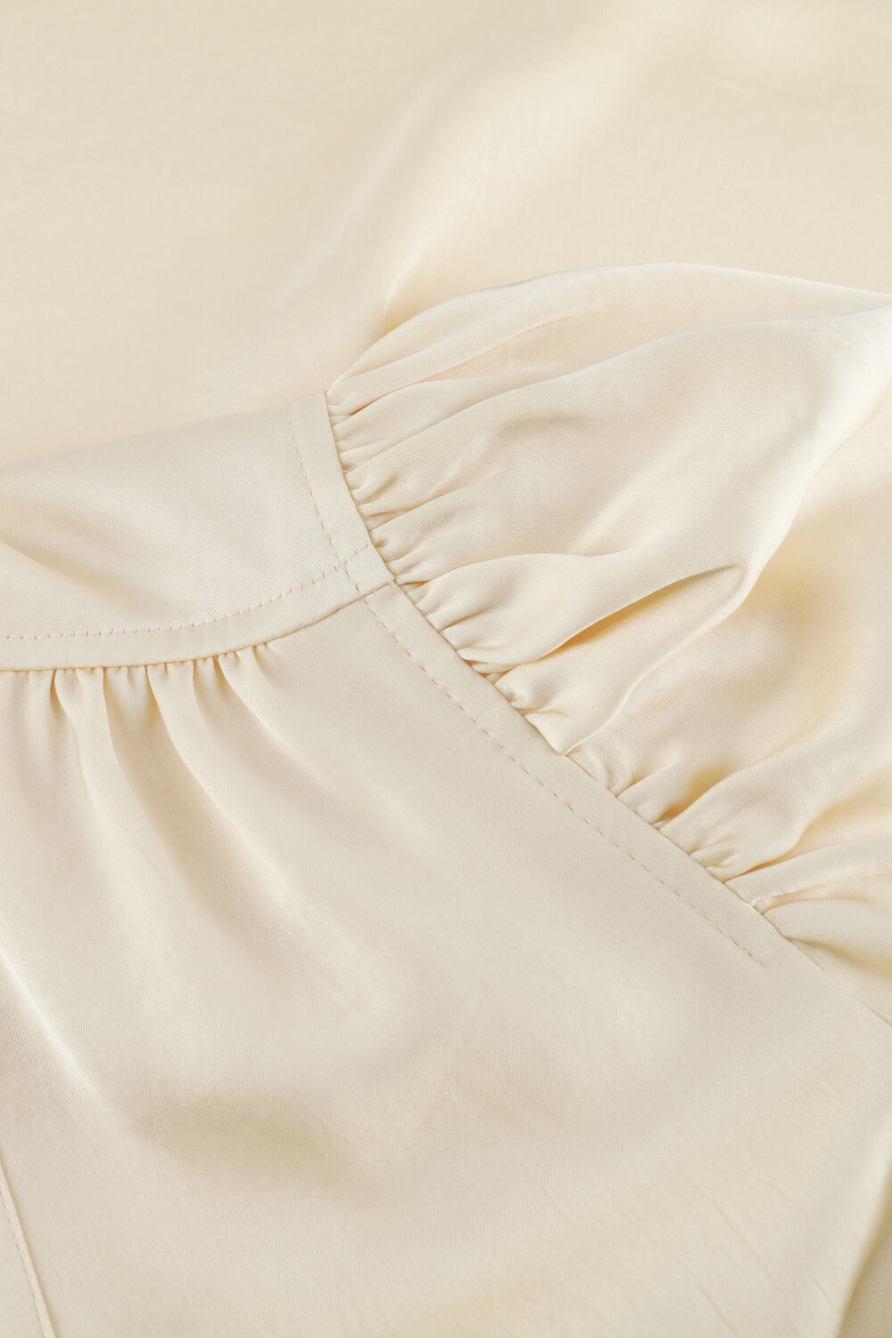 NEO NOIR ROELLA HEAVY SATEEN BLOUSE Blouses en jaune - large