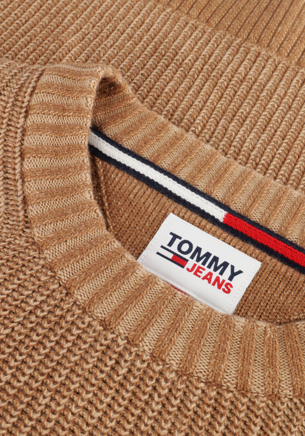 Beige TOMMY JEANS Trui TJM REG TONAL XS BADGE SWEATER - large
