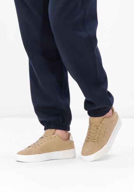 TOMMY HILFIGER Baskets basses TOMMY HILFIGER COURT CORE en beige - large