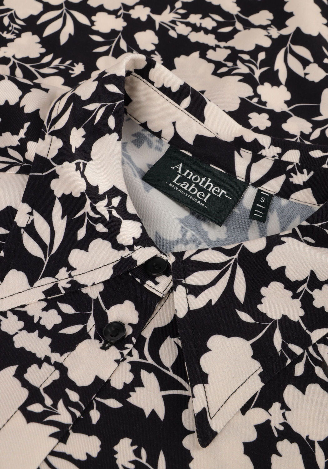 ANOTHER LABEL JAYLA SHIRT L/S Blouses en noir - large