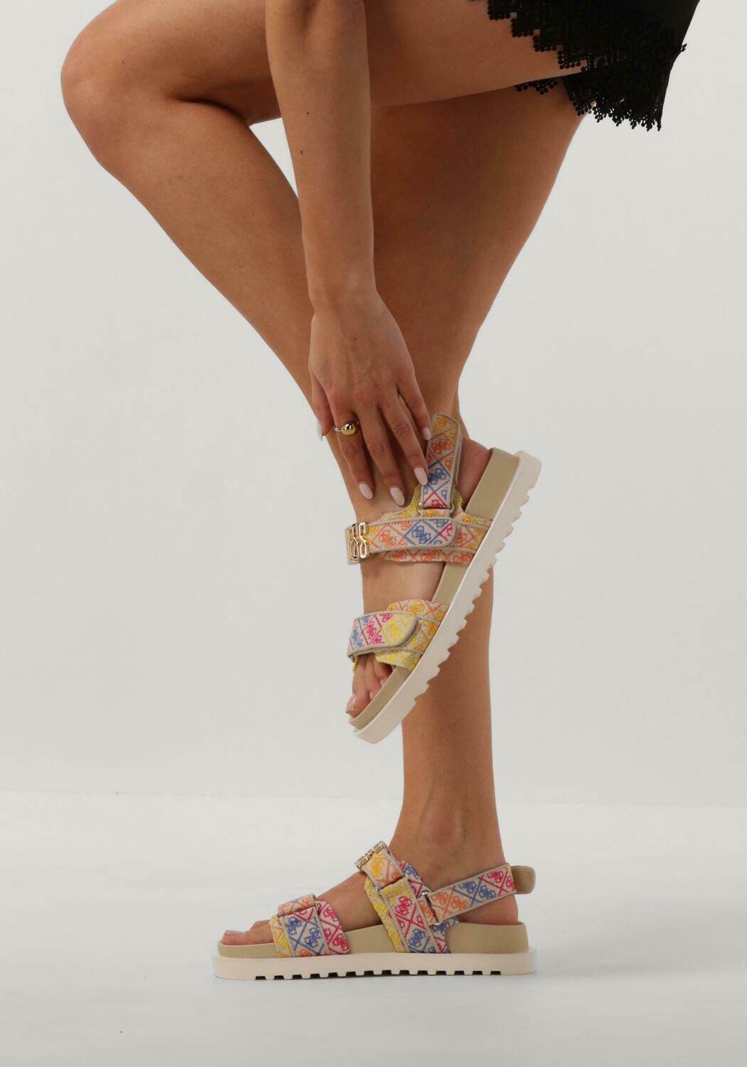 GUESS MIRY Sandales en noir - large