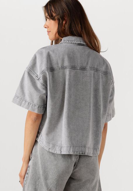 Lichtgrijze MY ESSENTIAL WARDROBE  MALOMW143 BOXY SHORT SHIRT - large