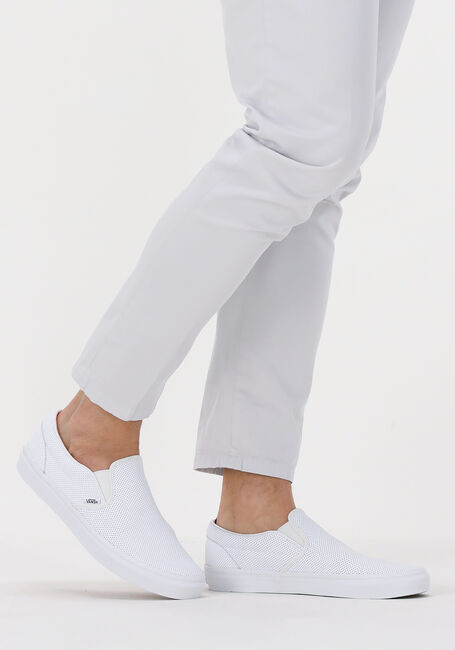 VANS UA CLASSIC SLIP-ON Chaussures à enfiler en blanc - large