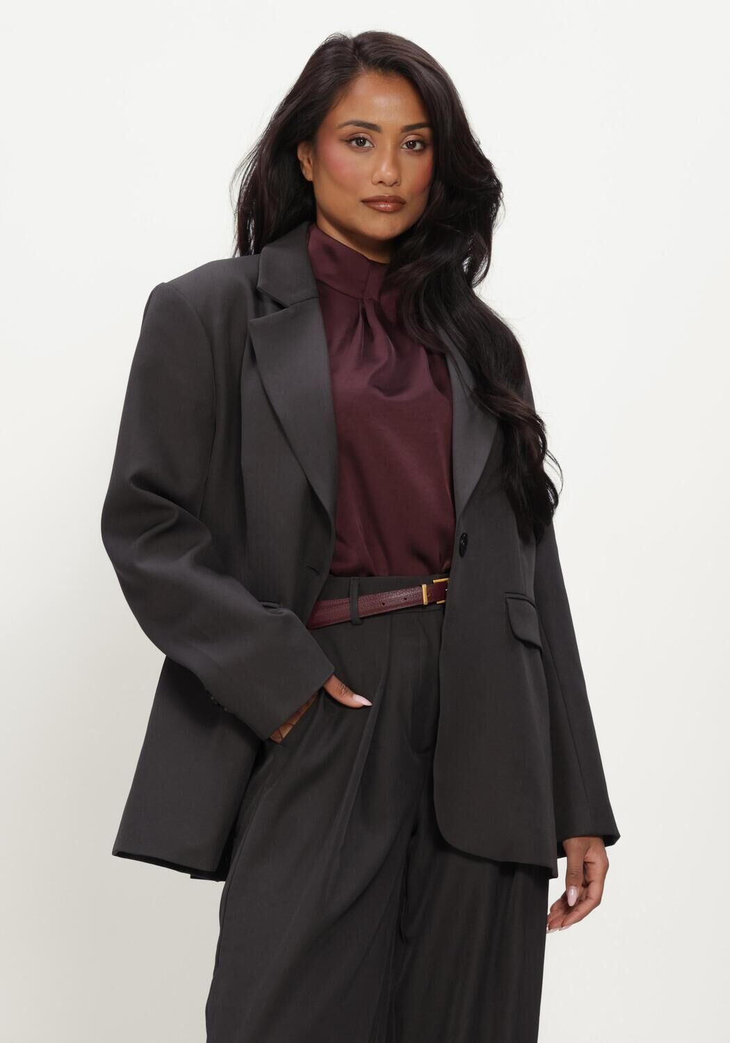 OMODA ATELIER Blazer OM-JACKIE X QUINTY en noir - large