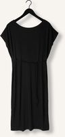 Zwarte MINUS Midi jurk OPHELIA BOAT NECK SHORT SLEEVE MIDI MODAL DRESS Zwarte MINUS Midi jurk OPHELIA BOAT NECK SHORT SLEEVE MIDI MODAL DRESS - medium