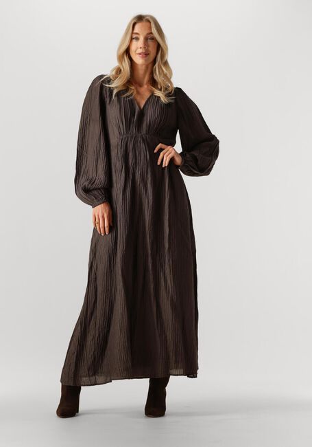 NEO NOIR Robe maxi SILFI CREPE DRESS en marron - large